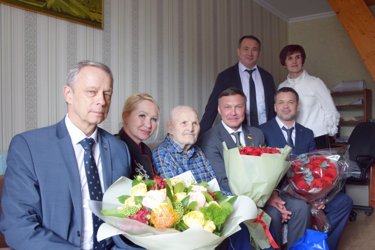 Поздравляем со 100-летием нашего дорогого ветерана Идриса Хангареевича Мингазова!