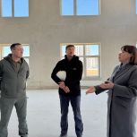 Гимнастический зал и собственный бассейн: строящуюся в Благовещенске школу проинспектировал депутат Государственной Думы