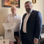 Дмитрий Рожин поздравил с днем рождения жителя блокадного Ленинграда Игоря Романовича Митина