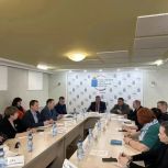 Евгений Ковалев отметил необходимость улучшения доступности парковок у социальных учреждений для людей с инвалидностью