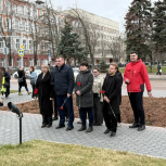 Активисты и сторонники партии «Единая Россия» Волжского района возложили цветы к памятнику Столыпину
