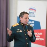 Участник СВО Эльдар Шарипов провел «Урок мужества» в школе № 1550