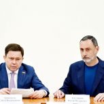 Депутат ЗСК Виктор Тепляков провёл круглый стол с участниками Клуба международной премии «МыВместе»