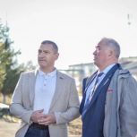 Встреча в Сафакулево: в центре внимания посещение объектов социальной сферы и живое общение с жителями.