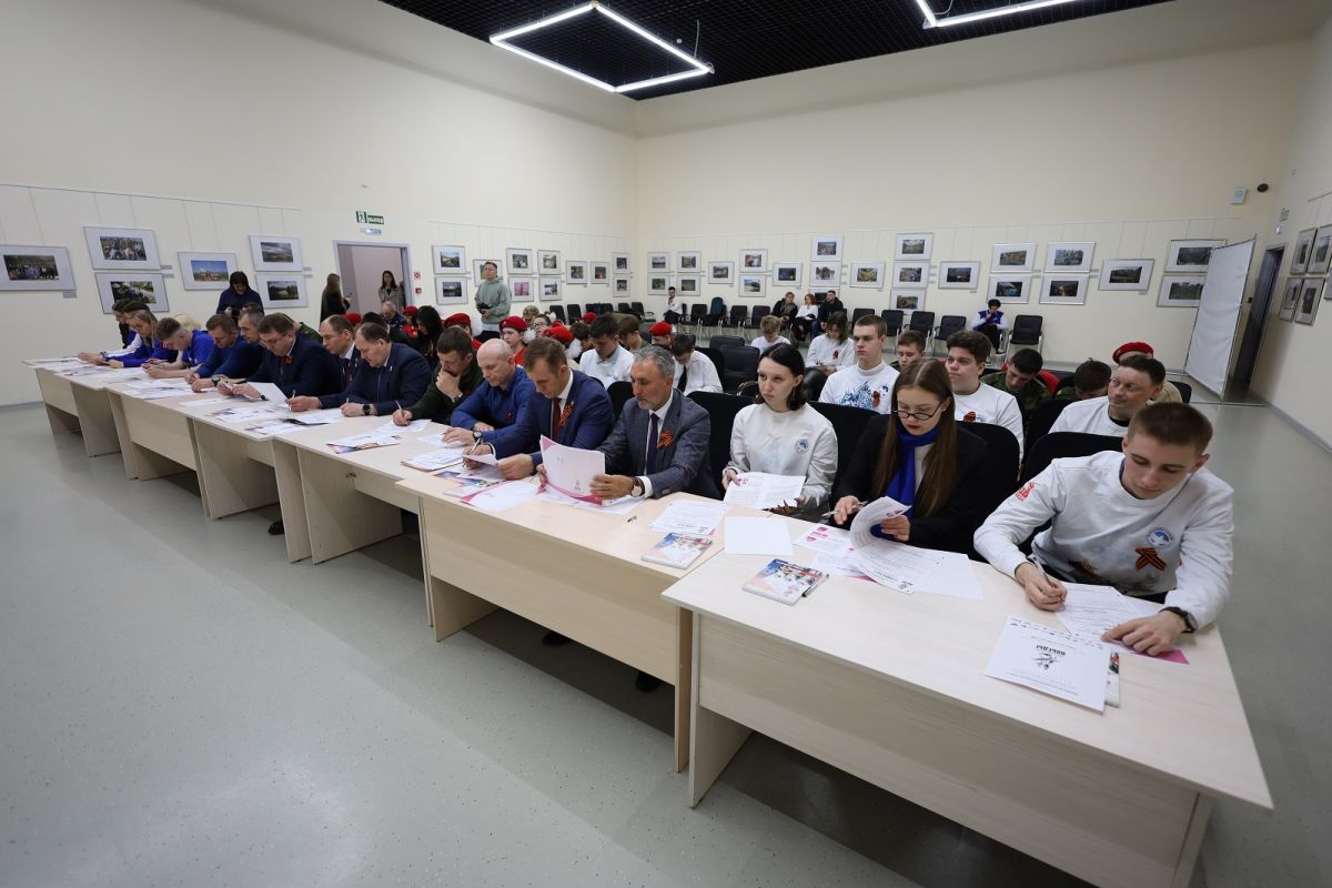 15 тысяч жителей Омской области написали «Диктант Победы»