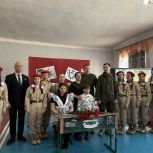 В Брянке открыли Парту Героя в честь участника СВО Андрея Жеглова