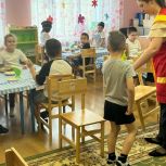 Активисты «Единой России» проверили качество питания в детском саду в Яр-Сале в ЯНАО