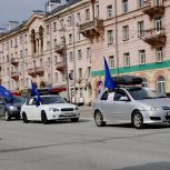«Единая Россия» организовала в Новосибирске автопробег в поддержку «Диктанта Победы»