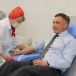 Единороссы организовали акцию по сдаче крови в Национальный день донора