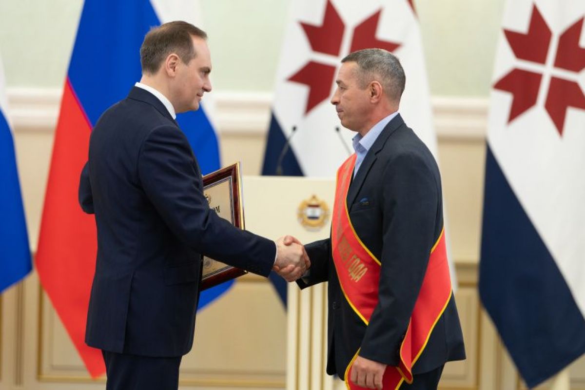 «Слава человеку труда! Слава профессионалам!» - Артём Здунов наградил лауреатов конкурса «Лучший по профессии»