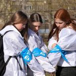 «Единая Россия» присоединилась к масштабному субботнику на побережье озера Смолино