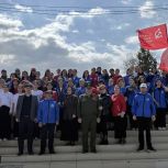 При поддержке «Единой России» в Сергокалинском районе развернули масштабную копию Знамени Победы