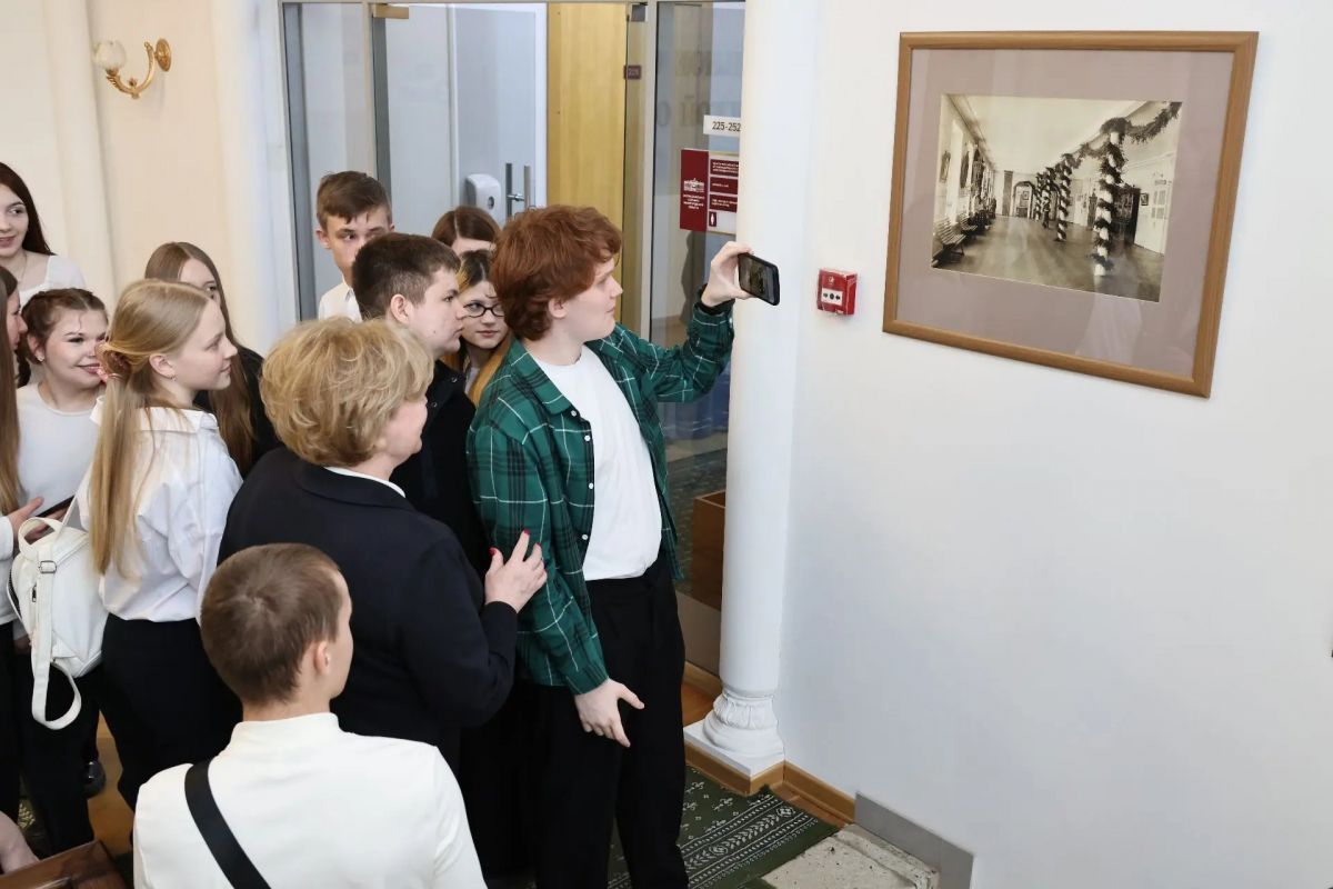 «Единая Россия» устроила для школьников экскурсию в заксобрание Нижегородской области