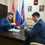 Секретарь Курского отделения «Единой России» Евгений Лобов подал документы для участия в предварительном голосовании «Единой России»