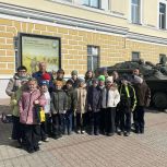 Александр Андрющенко организовал для школьников из Рязанского округа экскурсию в Рязанское ГВВДКУ им. В.Ф. Маргелова