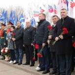 Депутаты фракции «Единая Россия» возложили цветы к памятнику Юрию Гагарину