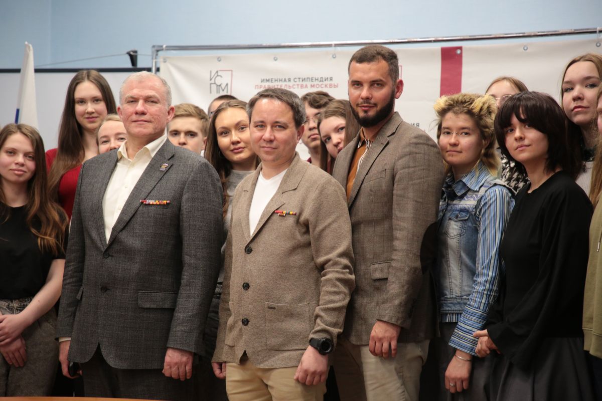 Выставка портретов участников СВО открылась в Москве