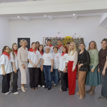 «Единая Россия» помогла организовать в школе Красноярска пункт по плетению маскировочных сетей