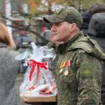 «С верой в Победу»: Секретарь Московской «Единой России» Пётр Толстой передал на фронт более 4 тысяч освященных пасхальных угощений