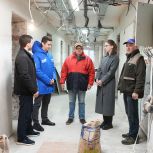 Единороссы и молодогвардейцы ознакомились с ходом капремонта общежития №3 Казанского медуниверситета