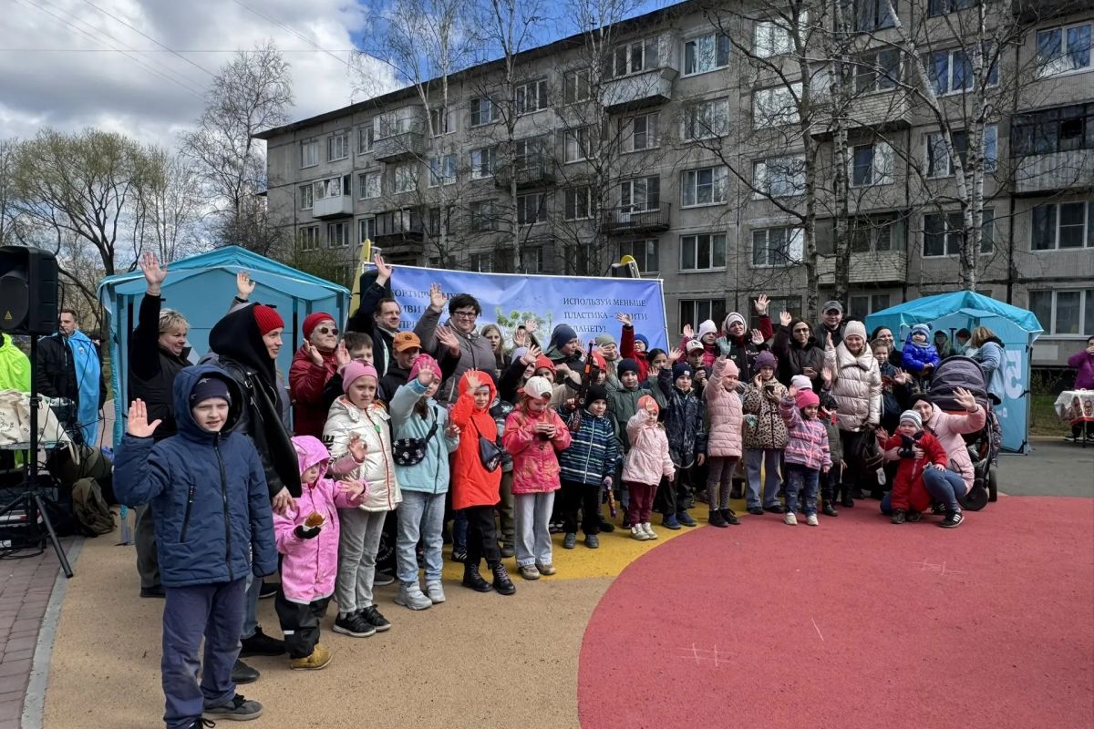 Сторонники «Единой России» организовали масштабный экологический фестиваль «Чистый округ» в Невском районе