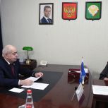Сенатор Российской Федерации Ильяс Умаханов провел прием граждан на площадке «Единой России» в Махачкале