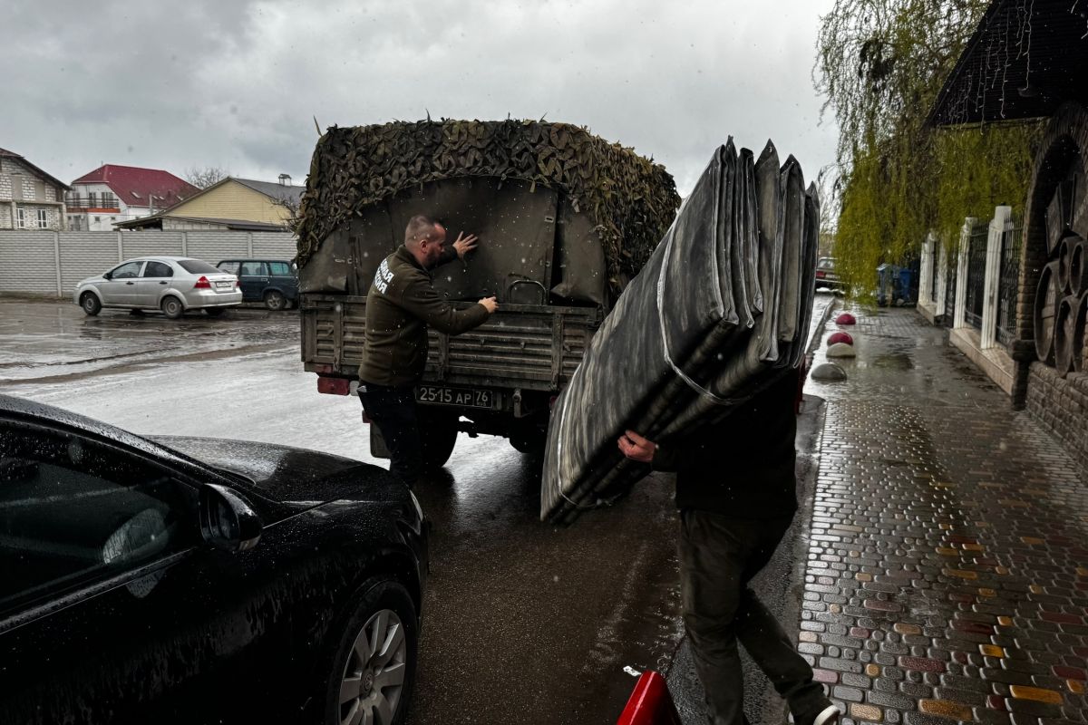 «Единая Россия» передала помощь многодетным семьям и военным в прифронтовом округе