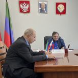 Сайгидпаша Умаханов помог семье пропавшего бойца и вдове участника СВО на приеме в Махачкале