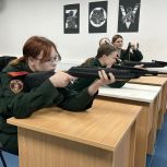 Сторонники «Единой России» провели военно-патриотическую игру для подростков в Петроградском районе Санкт-Петербурга