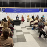В Санкт-Петербурге активистки «Женского движения Единой России» обсудили роль женских сообществ в сфере занятости