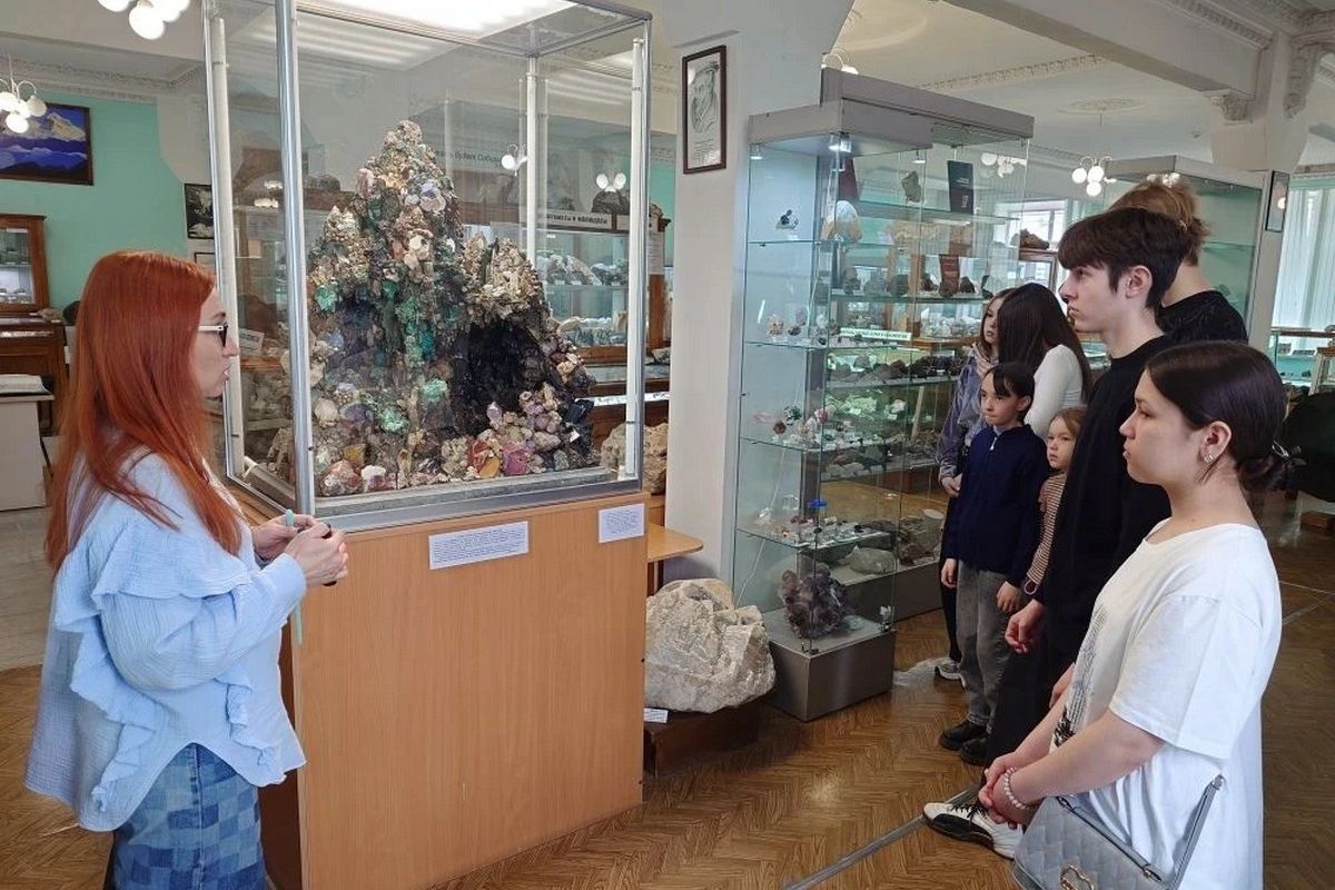 «Единая Россия» устроила для иркутских школьников экскурсию в музей