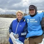 Копейские депутаты вышли на уборку водоема «Пески» в честь акции «Вода России»