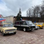 В честь восьмого «Диктанта Победы» экипажи ретро-автомобилей совершили автопробег по Смоленску