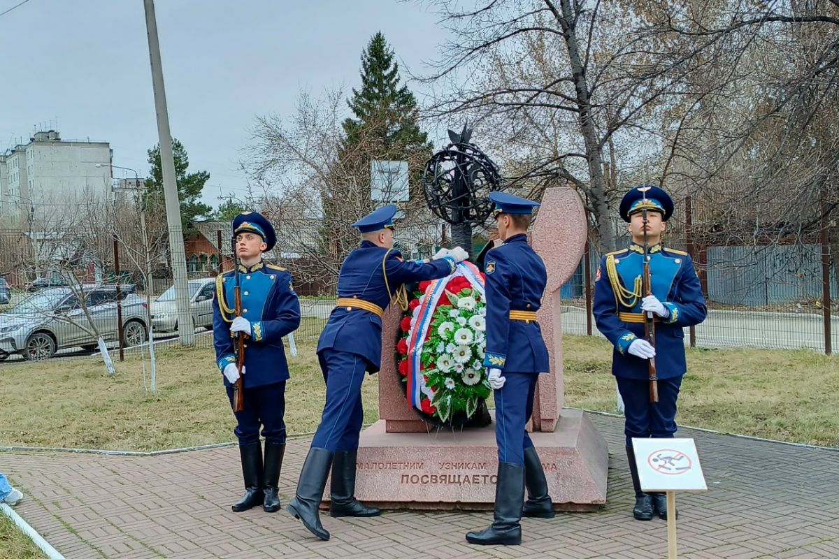 «Огни Победы» в Челябинске: партийцы и молодогвардейцы почтили память узников концлагерей