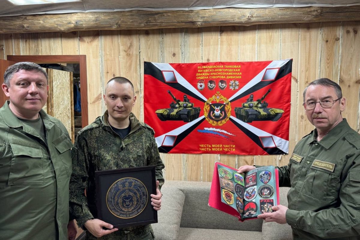 От Златоуста до Донецка: партийцы доставили в ДНР наградное оружие гвардейского артиллерийского полка «Спарта»
