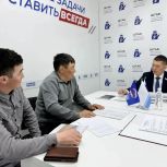 Сенатор Амыр Аргамаков провёл личный приём граждан в Общественной приёмной «Единой России»