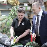 Ринат Фазылов наградил заинских волонтеров и встретился со школьниками