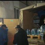 Волонтеры «Единой России» участвуют в развозе питьевой воды в с.Дылым Казбековского района