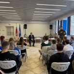 Диалог на равных. В Штабе общественной поддержки «Единой России» состоялась открытая встреча со студентами