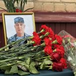 Партийцы увековечили память воина