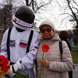 Молодогвардейцы провели ежегодную акцию «Ты просто космос»