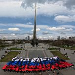Флешмобы, квизы, экскурсии, тематические уроки: «Молодая Гвардия Единой России» организовала акции ко Дню космонавтики
