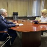 Наталья Дикусарова и Алексей Макаров обсудили реализацию проектов по активному долголетию в Иркутской области