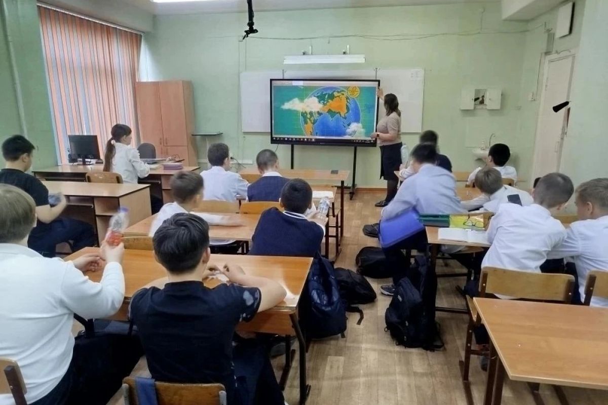 Для учеников Иркутской школы «Единая Россия» провела урок, приуроченный ко Дню экологических знаний
