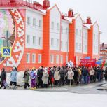 День Геолога: в Уренгое Пуровского района прошла колонна первооткрывателей поселка