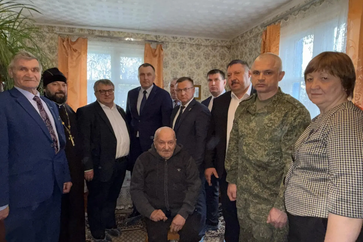 Партийцы поздравили  со столетним юбилеем Михаила Фёдоровича Степанова