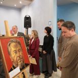 Выставка портретов участников СВО открылась в Москве