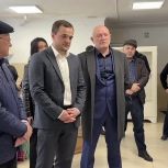 В Махачкале депутаты от «Единой России» посетили пункт временного размещения для пострадавших от паводков