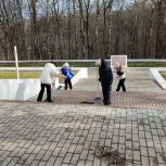 Депутаты Смоленского горсовета от «Единой России» продолжают работу по уборке воинских захоронений