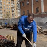 Московские молодогвардейцы провели субботник на территории Храма Великомученицы Ирины в Покровском